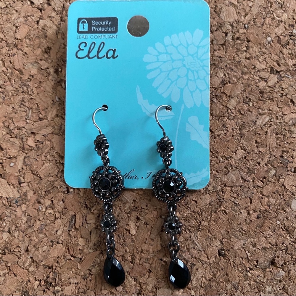 NWT Dangling statement earrings